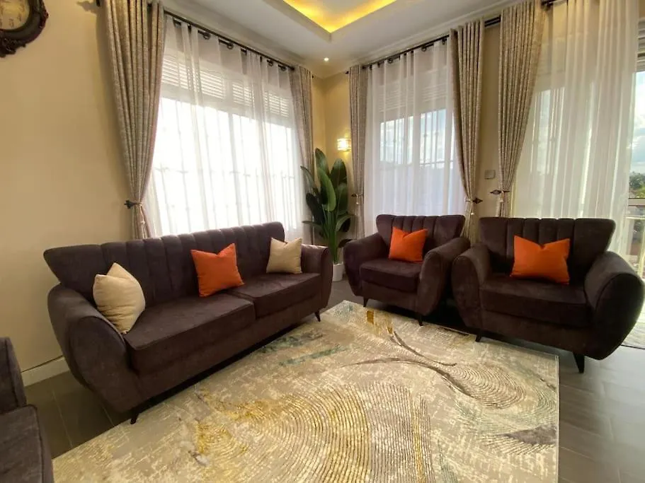 Luxury Lakeview Penthouse In Munyonyo 캄팔라 아파트
